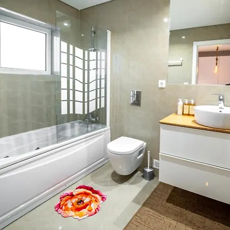 Warm Guest house Cascais